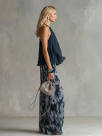 Chloé | Ensemble élégant avec haut dos nu bleu marine et pantalon large imprimé