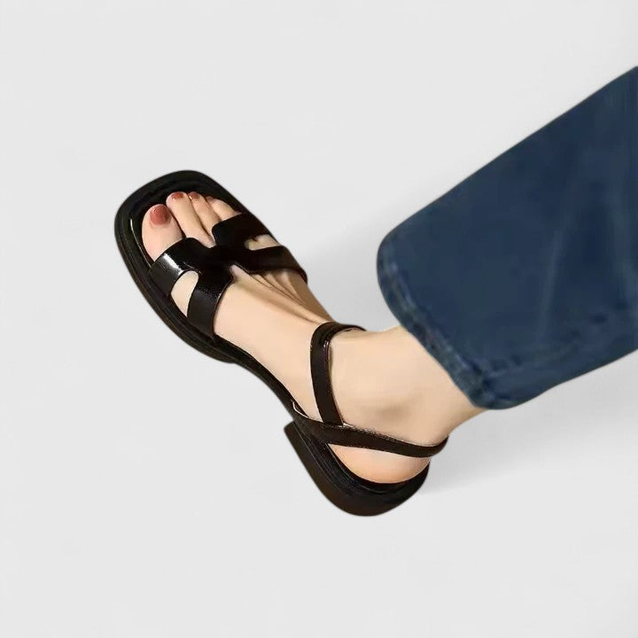 Sandales Plates Vera en Cuir Épuré - Élégance Distinguée