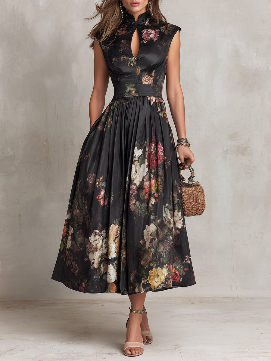 Violette | Robe midi en satin plissé noir à imprimé floral et encolure goutte d'eau