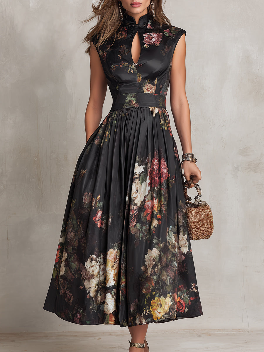 Violette | Robe midi en satin plissé noir à imprimé floral et encolure goutte d'eau