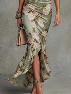 Anne | Robe longue asymétrique en satin vert à col en V, manches bouffantes et imprimé floral