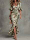 Anne | Robe longue asymétrique en satin vert à col en V, manches bouffantes et imprimé floral