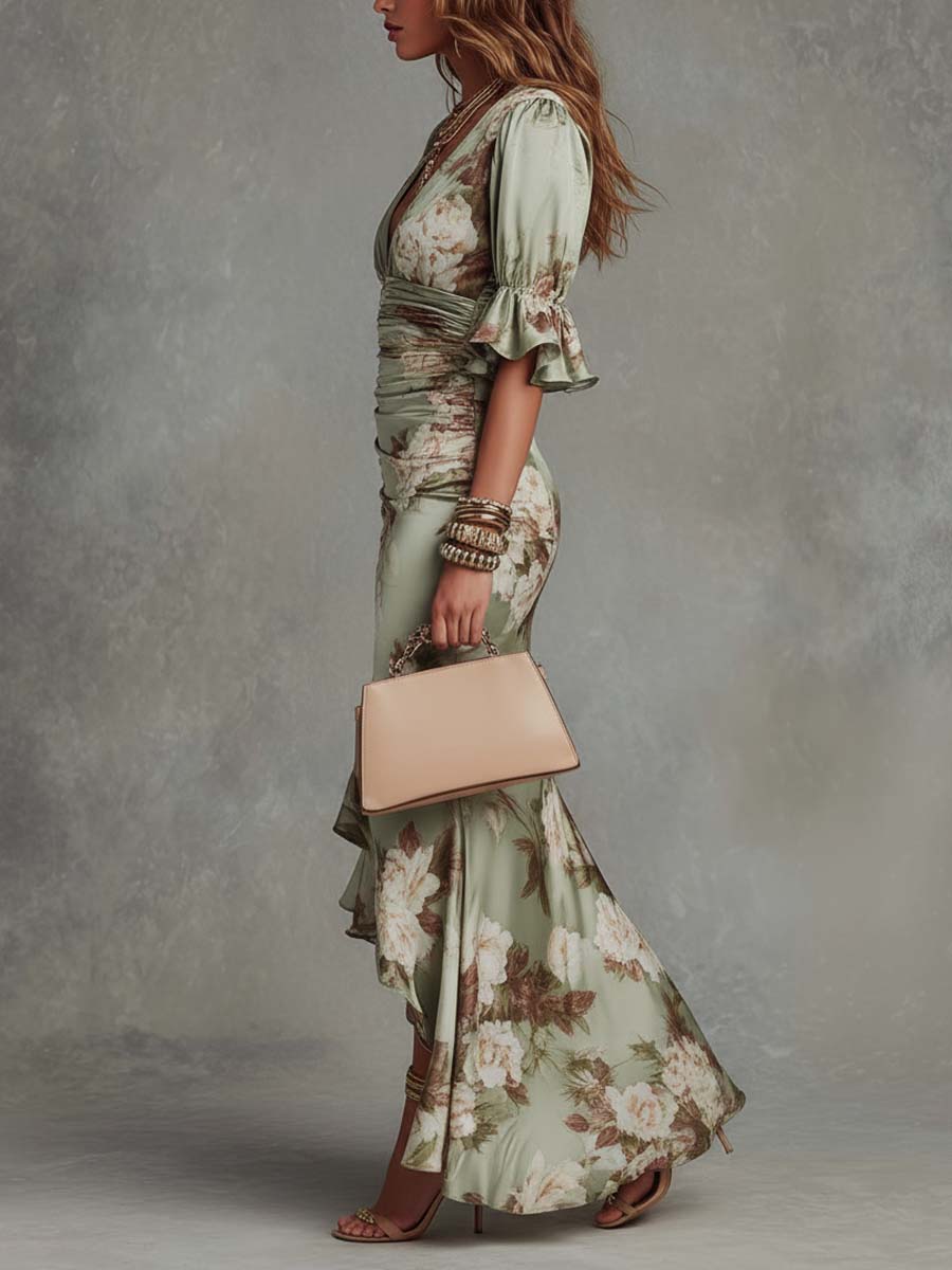 Anne | Robe longue asymétrique en satin vert à col en V, manches bouffantes et imprimé floral